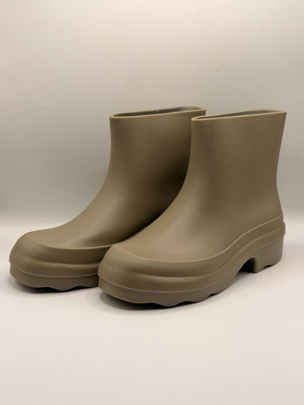 Vince Women's Nia Light Straw Rubber Rain Boot Sz 8